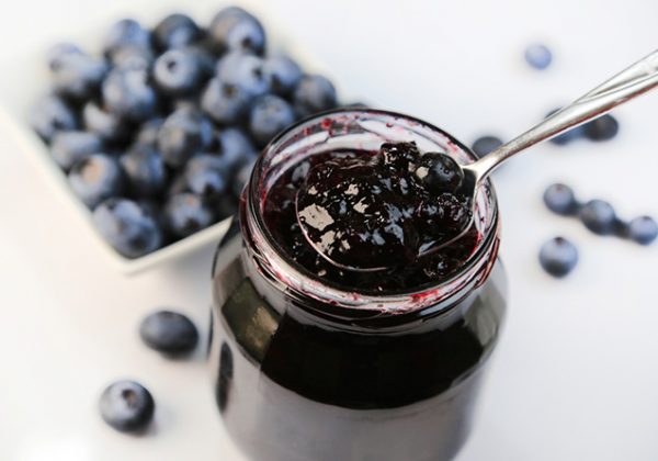 עוגת גבינה ואוכמניות