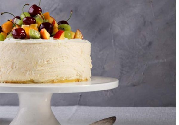 עוגת גבינה קרה עם פירות העונה